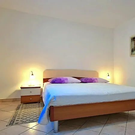 Nino-3 Apartment