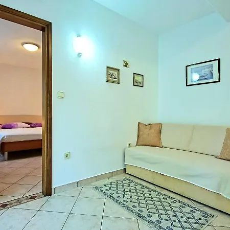 Nino-3 Apartment *
