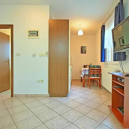 Nino-3 Apartman *